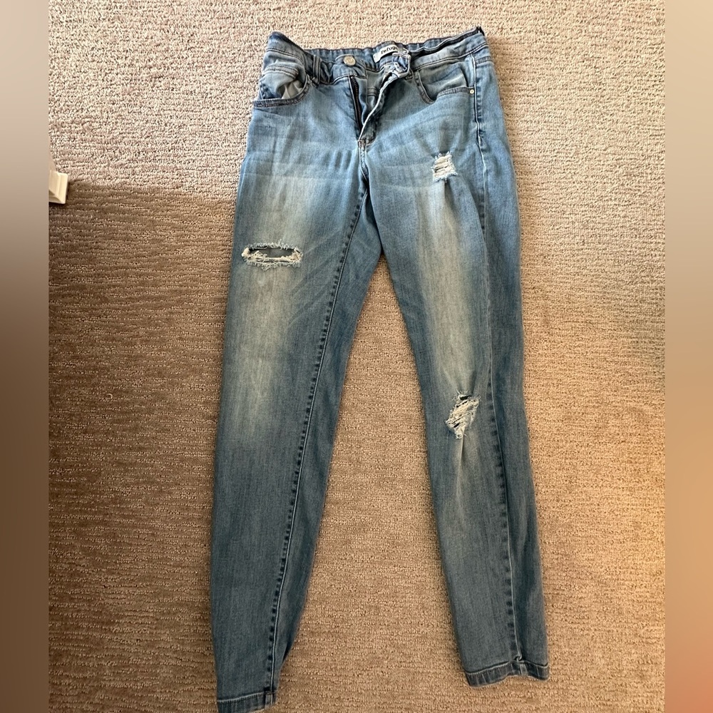 skinny jeans w holes